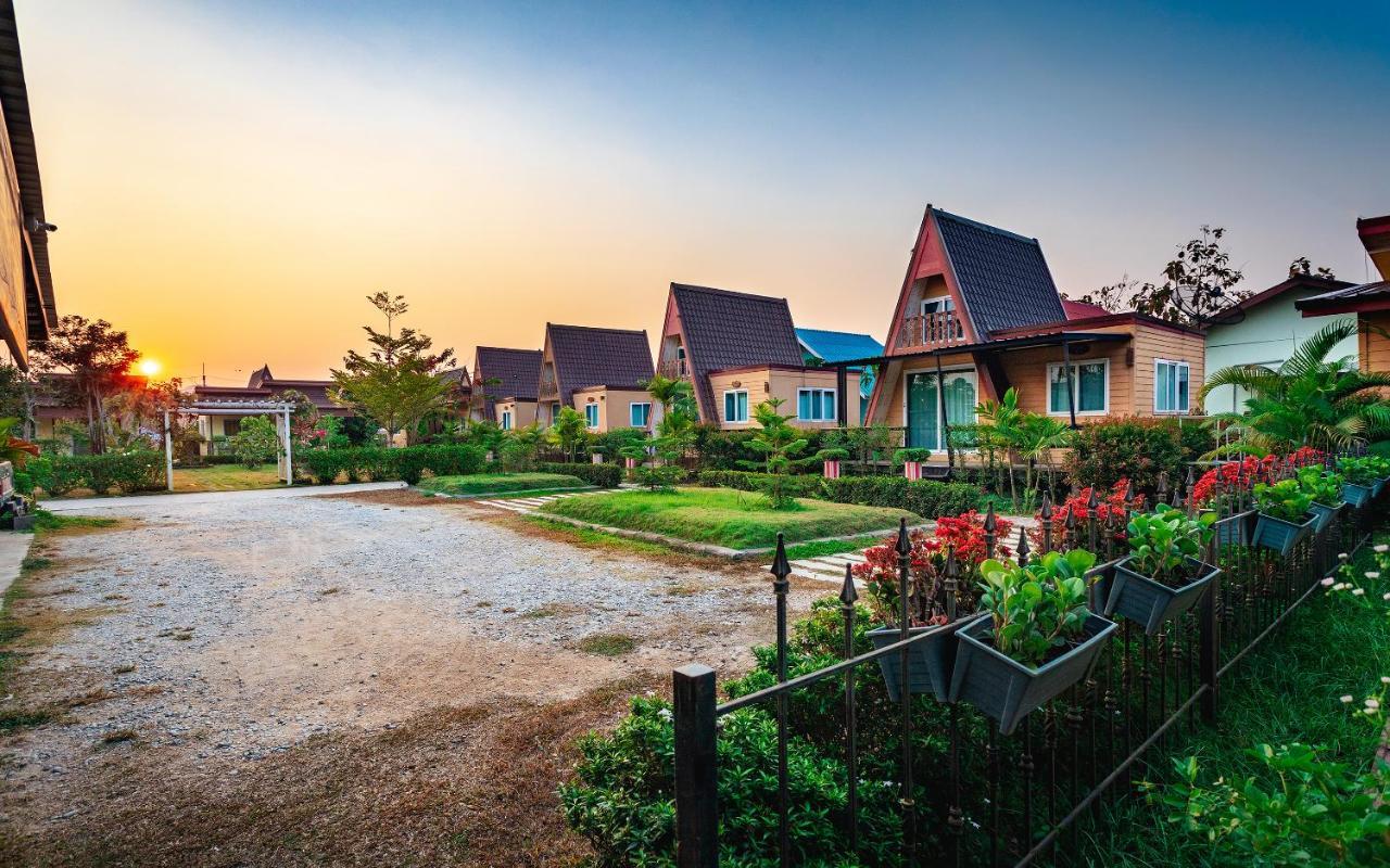 Hotel Baan Sin Suk Chiang Rai Exterior foto